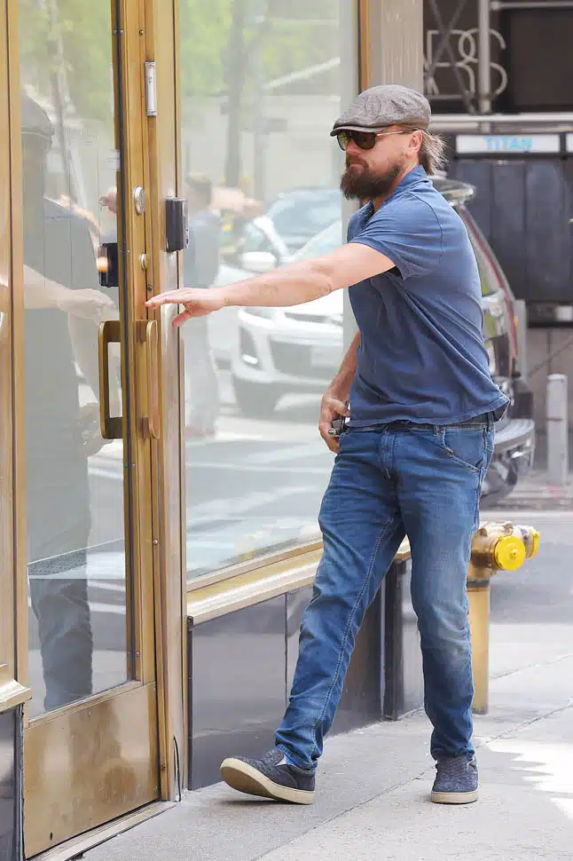 Leonardo DiCaprio heads into the Helly Nahmad Gallery on the Upper East Side