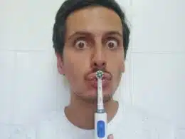 escova de dentes elétrica oral b