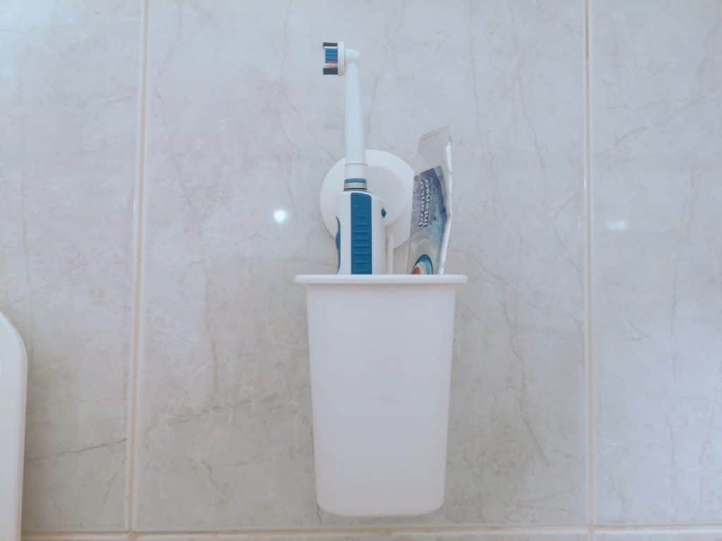 Como decorar a casa de banho sem furar azulejos