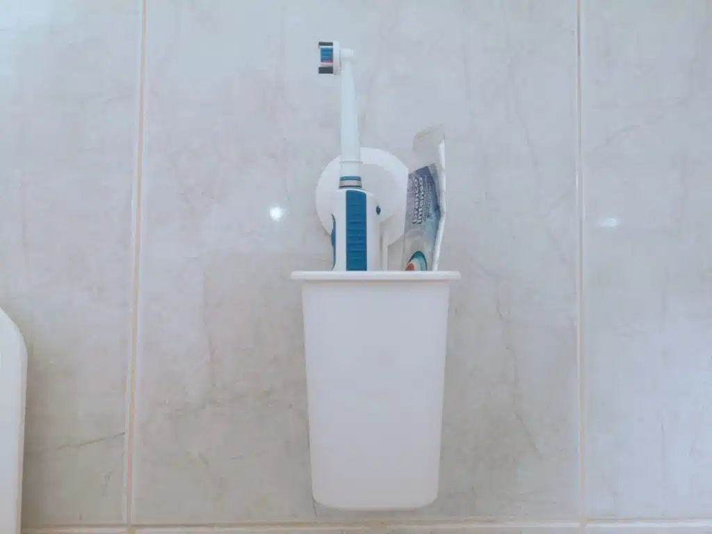 Como decorar a casa de banho sem furar azulejos