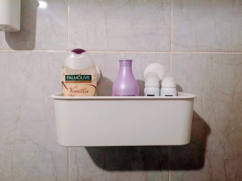 Como decorar a casa de banho sem furar azulejos