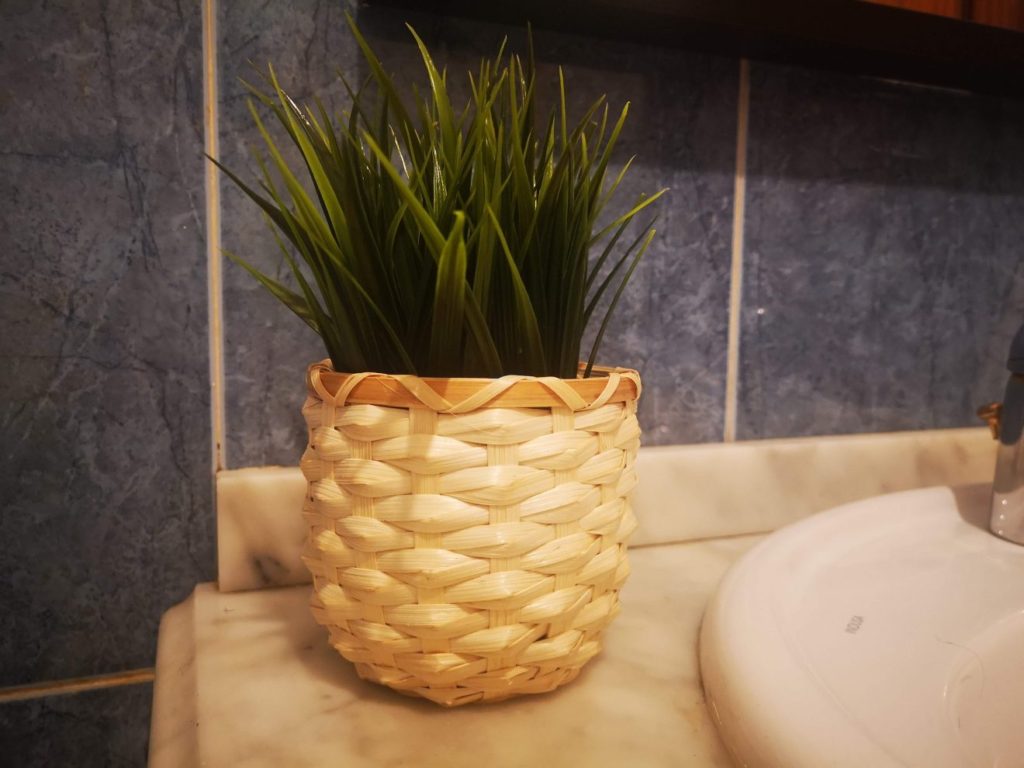 Como decorar a casa de banho sem furar azulejos