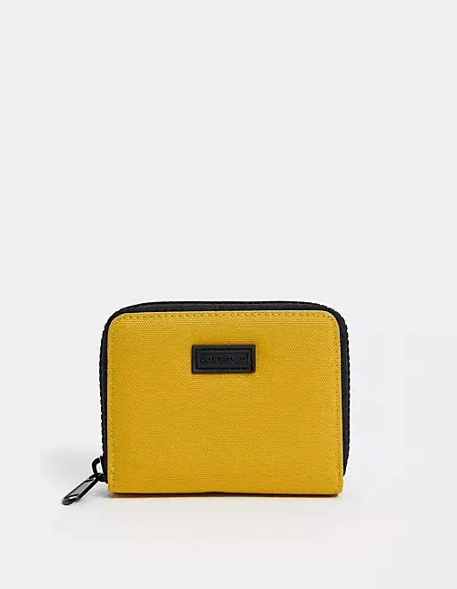 Consigned zip around wallet