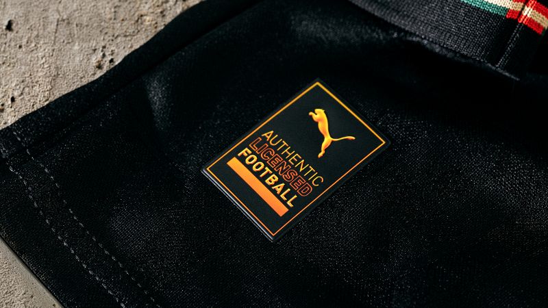 Etiqueta de futebol autenticada e licenciada da Puma.