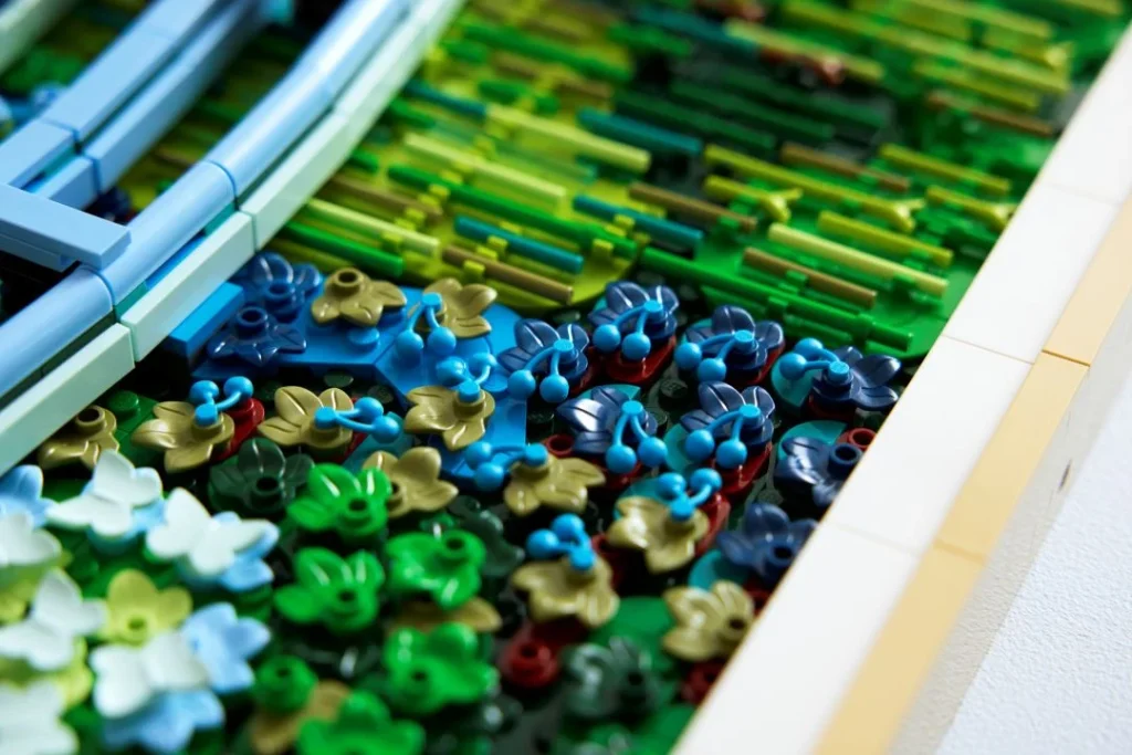 Jardim de Lego detalhado com flores e relva