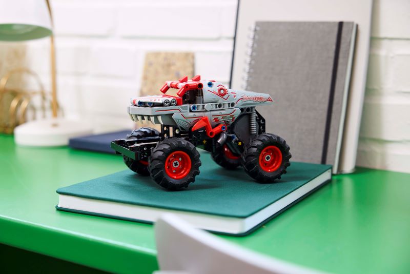 LEGO Pull-Back Monster Jam™ Thunderroarus™ (42200)