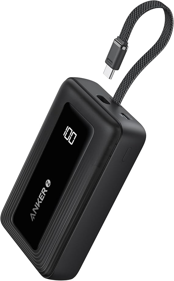 Powerbank preto com cabo USB-C e ecrã LED.