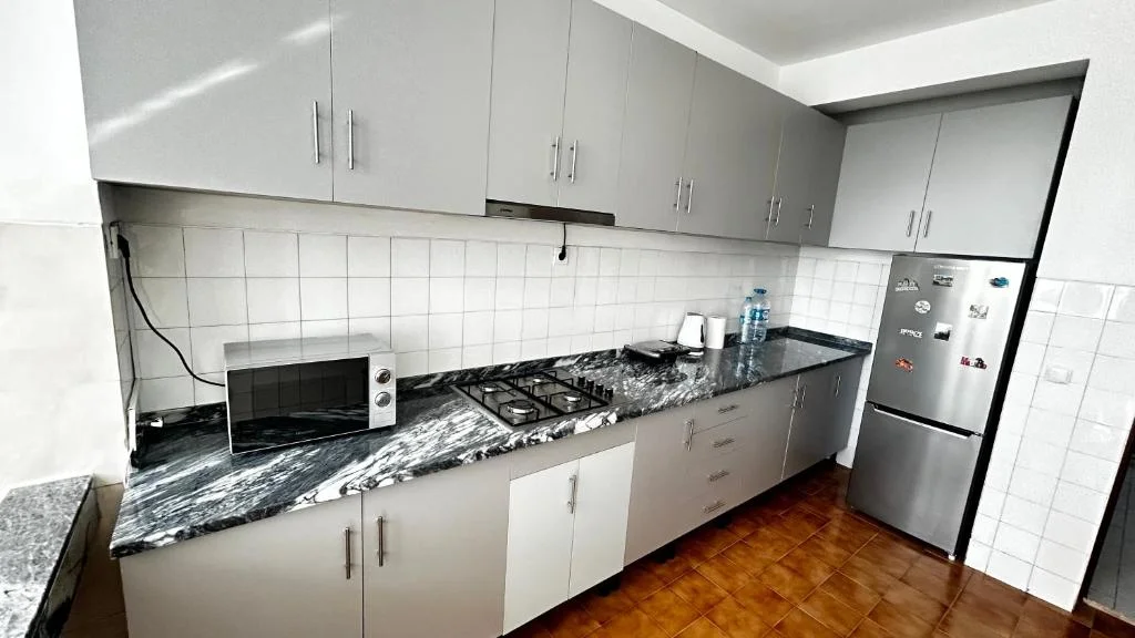 Cozinha no alojamento Casa Fortes na Achada de Santo António na Cidade da Praia em Santiago Cabo Verde