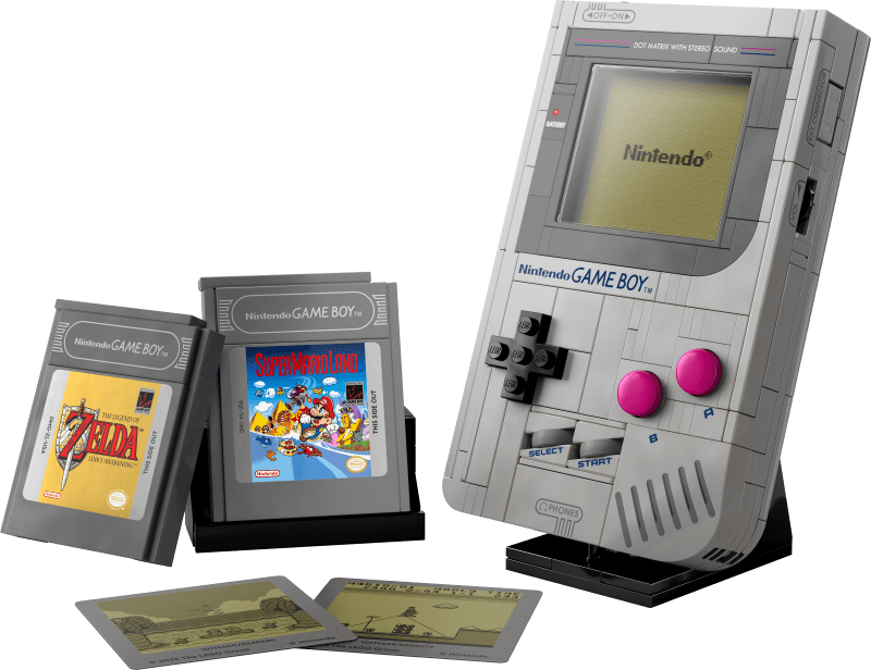 Consola Game Boy com cartuchos de jogos clássicos.