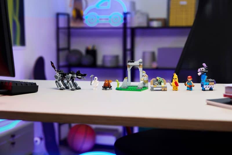 LEGO Fortnite Acampamento do Peely e da Sparkplug