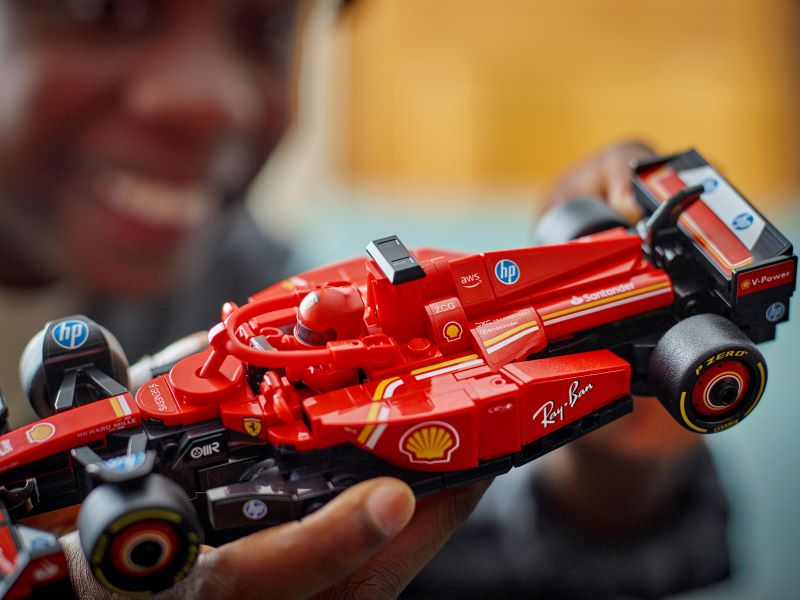 LEGO Carro de Corrida Ferrari SF-24 F1® (77242)