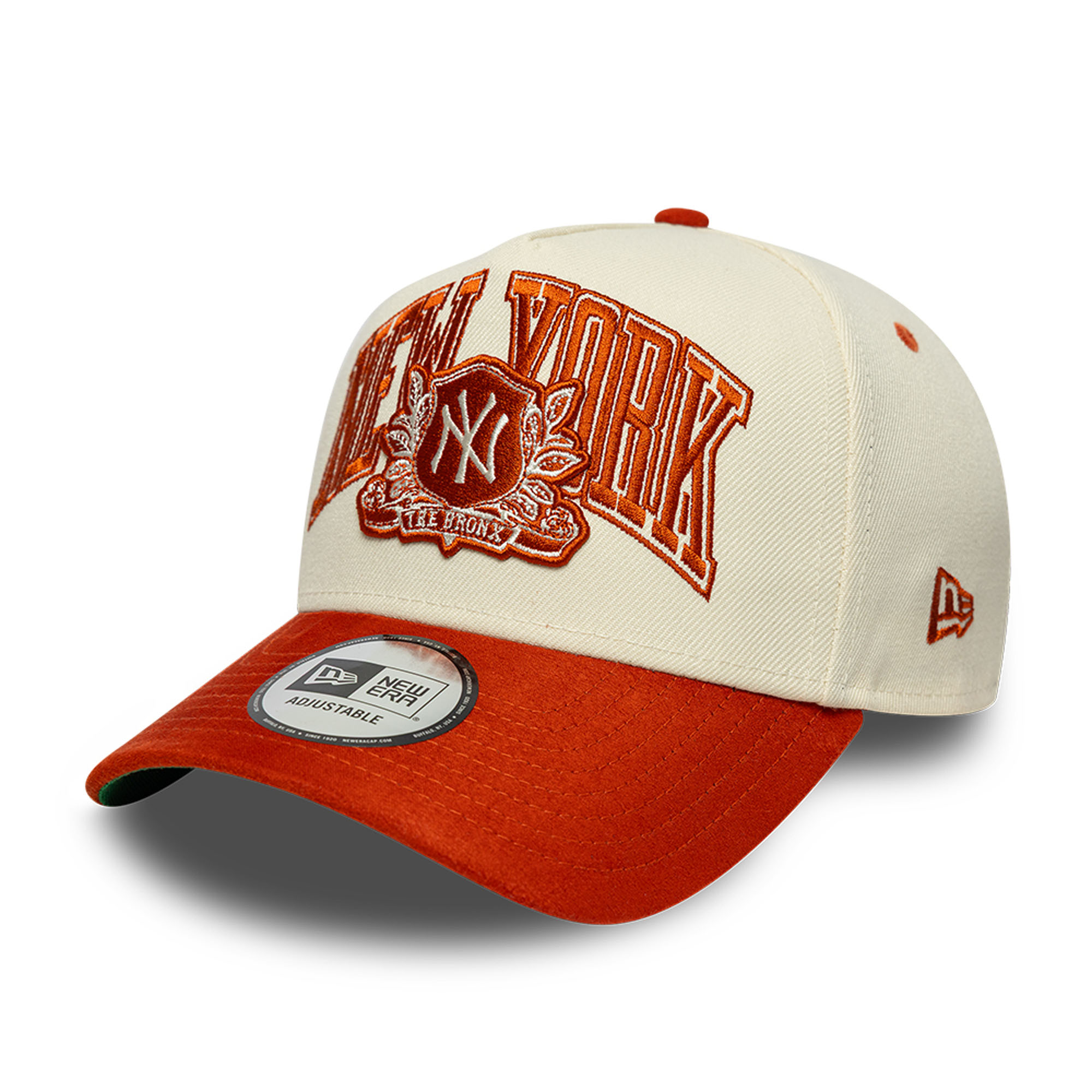 Boné New Era 9FORTY New York Yankees com coroa bege, aba curva em camurça laranja e bordado frontal com o logótipo da equipa.