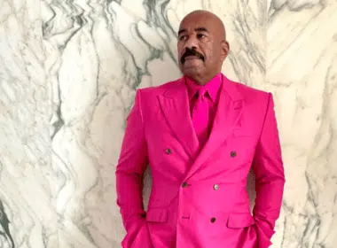 Steve Harvey Suit Photo: https://www.gq.com/story/steve-harvey-style-icon-era