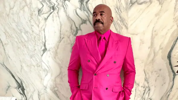 Steve Harvey Suit Photo: https://www.gq.com/story/steve-harvey-style-icon-era