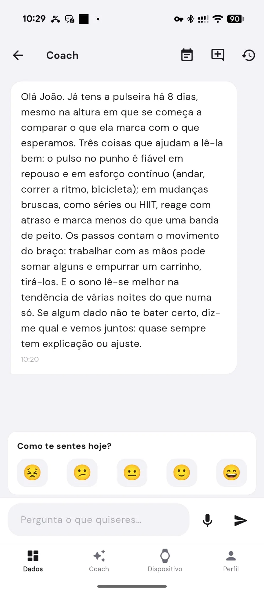Interface da aplicação da pulseira DuckDik Sense exibindo o chat de inteligência artificial Coach com uma mensagem sobre a leitura de dados biométricos.