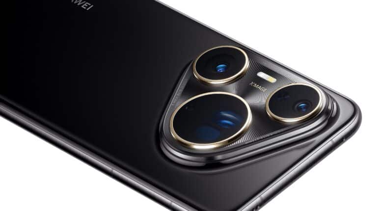 Detalhe de câmaras de um telemóvel moderno preto.