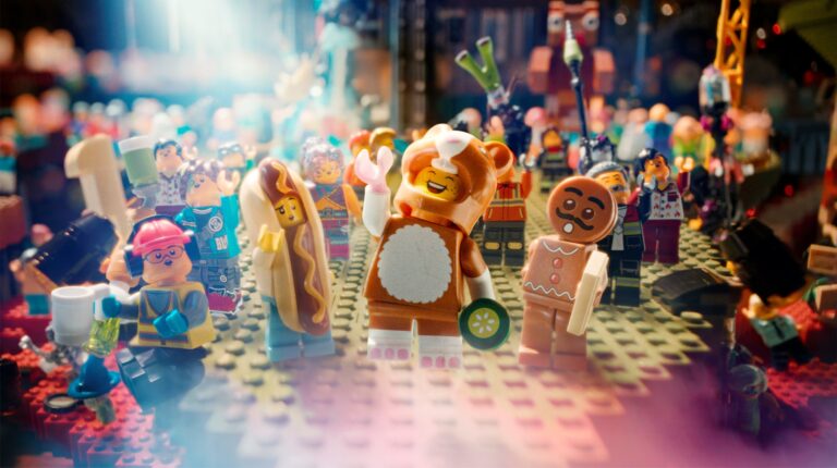 Lego Minifigures em festa animada