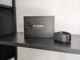 Caixa e bracelete da pulseira inteligente Duckdik Sense.