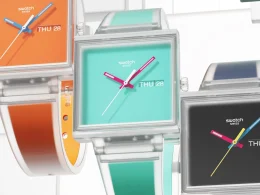 Três relógios Swatch quadrados coloridos em fundo branco.