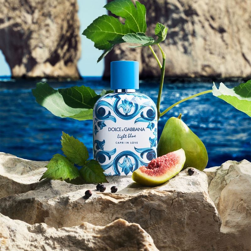 Perfume Dolce & Gabbana Light Blue com figo e mar.