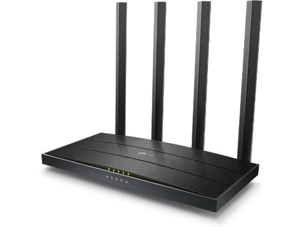 Roteador preto com quatro antenas verticais