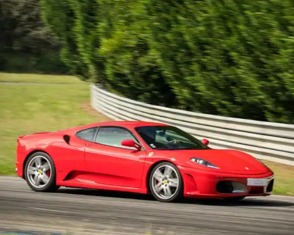 Ao Volante de um Ferrari F430 | 1 a 7 Voltas no Rápido Circuito de Braga