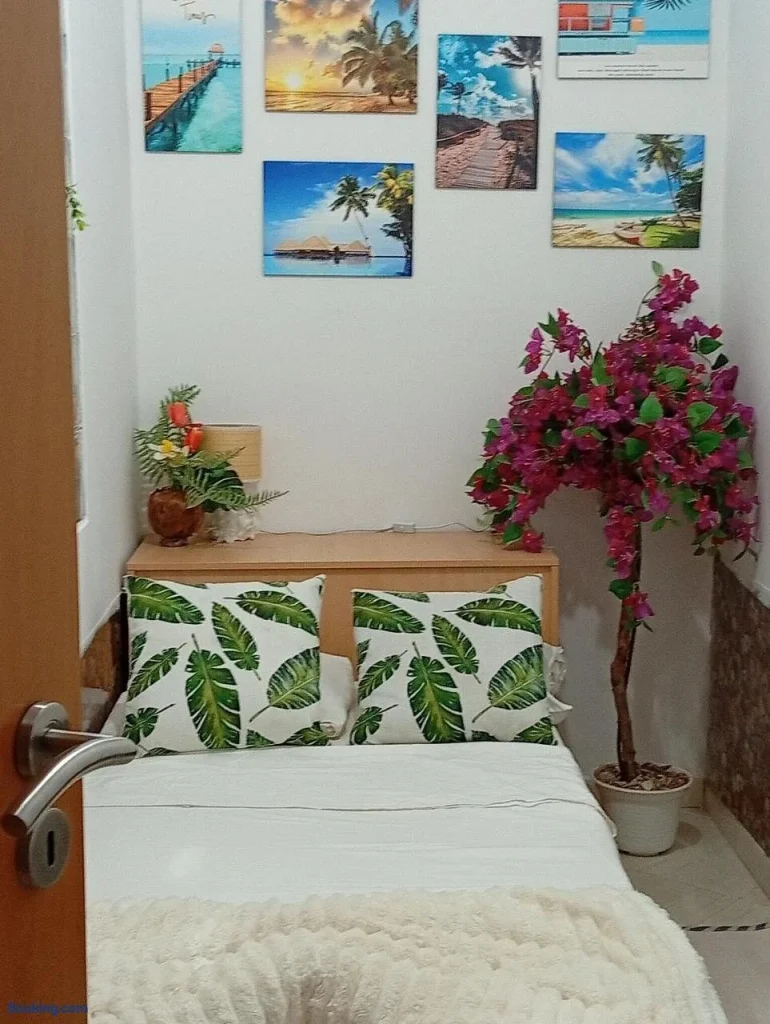 Quarto no Four Palms Guest House no Plateau na cidade da Praia em Santiago Cabo Verde.