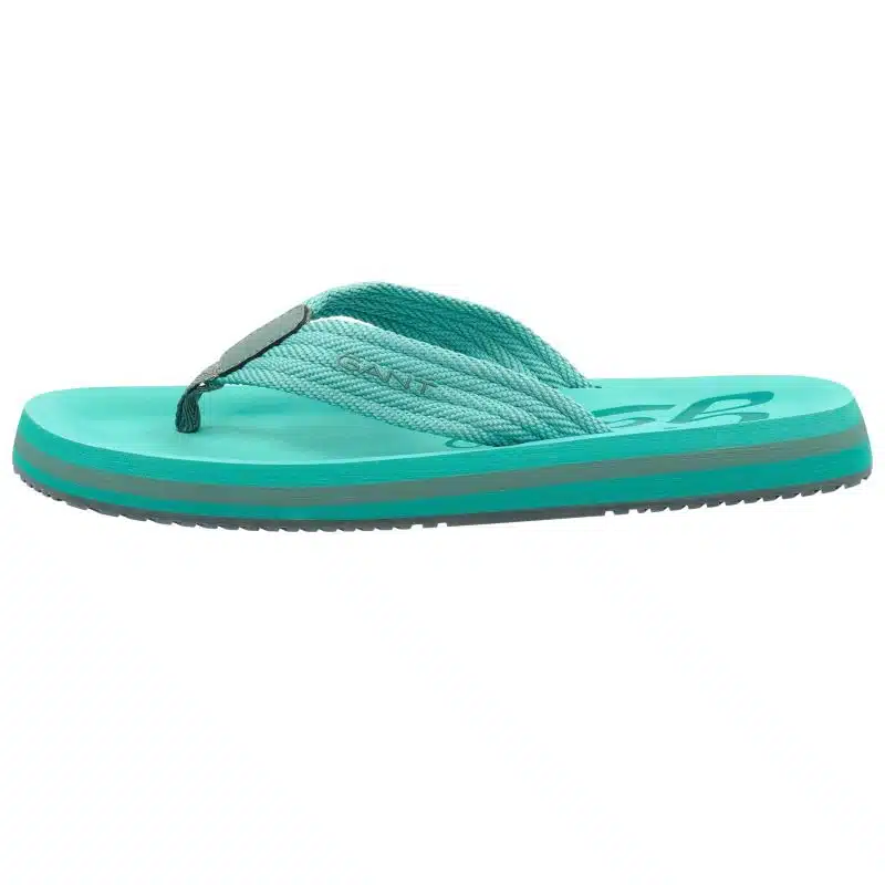 Chinelo verde-água em perfil lateral.
