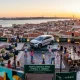 Evento Skoda Epiq num rooftop em Lisboa ao pôr-do-sol.