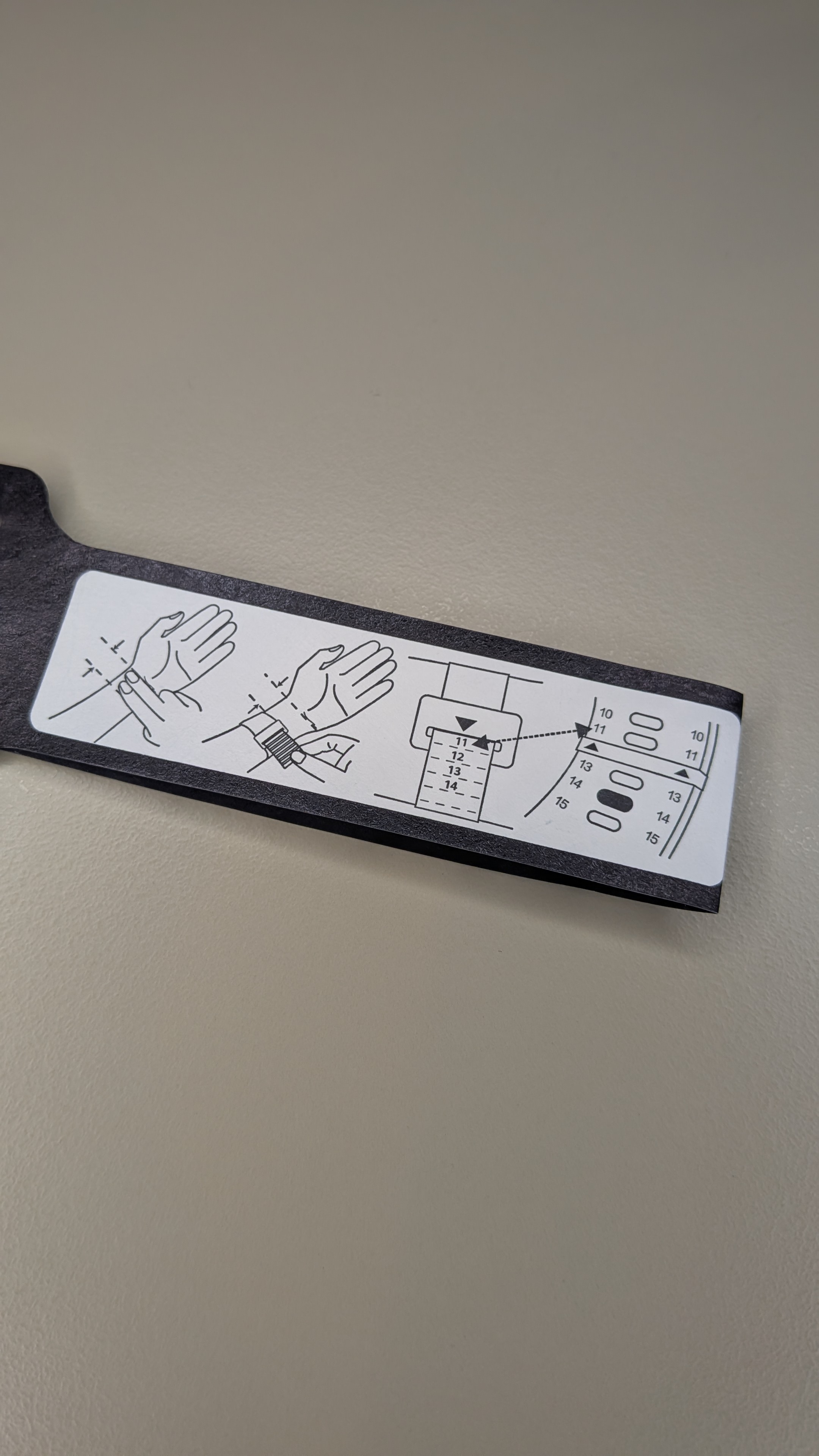 Fita de medição de pulso em papel com instruções ilustradas para ajustar o Huawei Watch D3