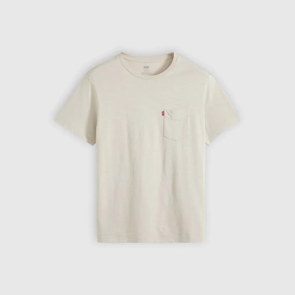 T-shirt Levi's bege clara com bolso no peito.