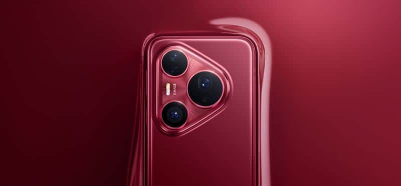 Smartphone vermelho com câmaras triplas.