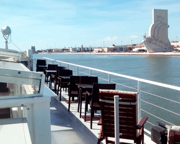 Odisseias Cruzeiro no Tejo entre Alfama e a Torre de Belém | 1h40 | Blue Cruises - Terreiro do Paço