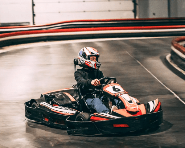 Odisseias Kartódromo Indoor Fafe | Kart para 1 ou 2 Pessoas | Voltas Cronometradas e Grelha de Partida!