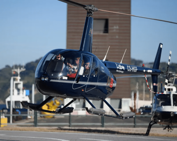 Odisseias Fantástico Voo de Helicóptero Sobre o Tejo com Opção Voo Privado! 8 Minutos | Lisbon Helicopters