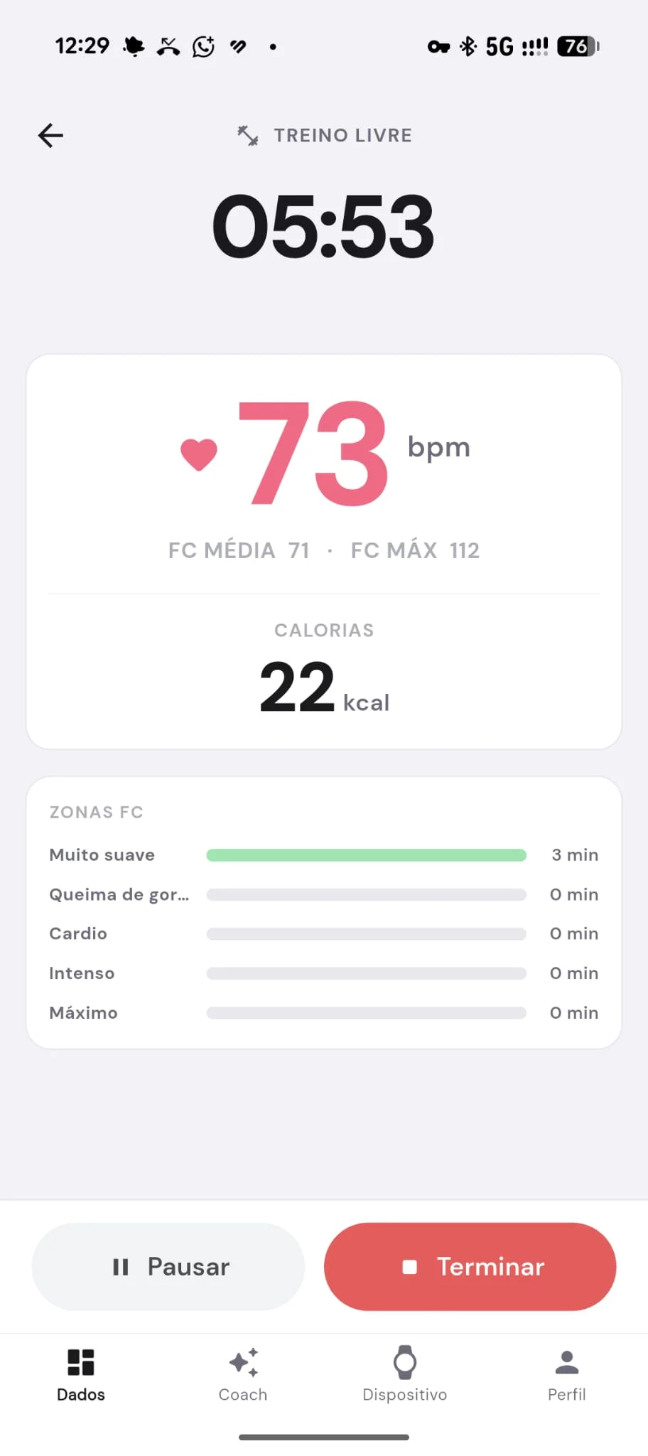 Interface da aplicação da pulseira DuckDik Sense a exibir um treino livre com 73 bpm de frequência cardíaca, calorias e zonas de esforço