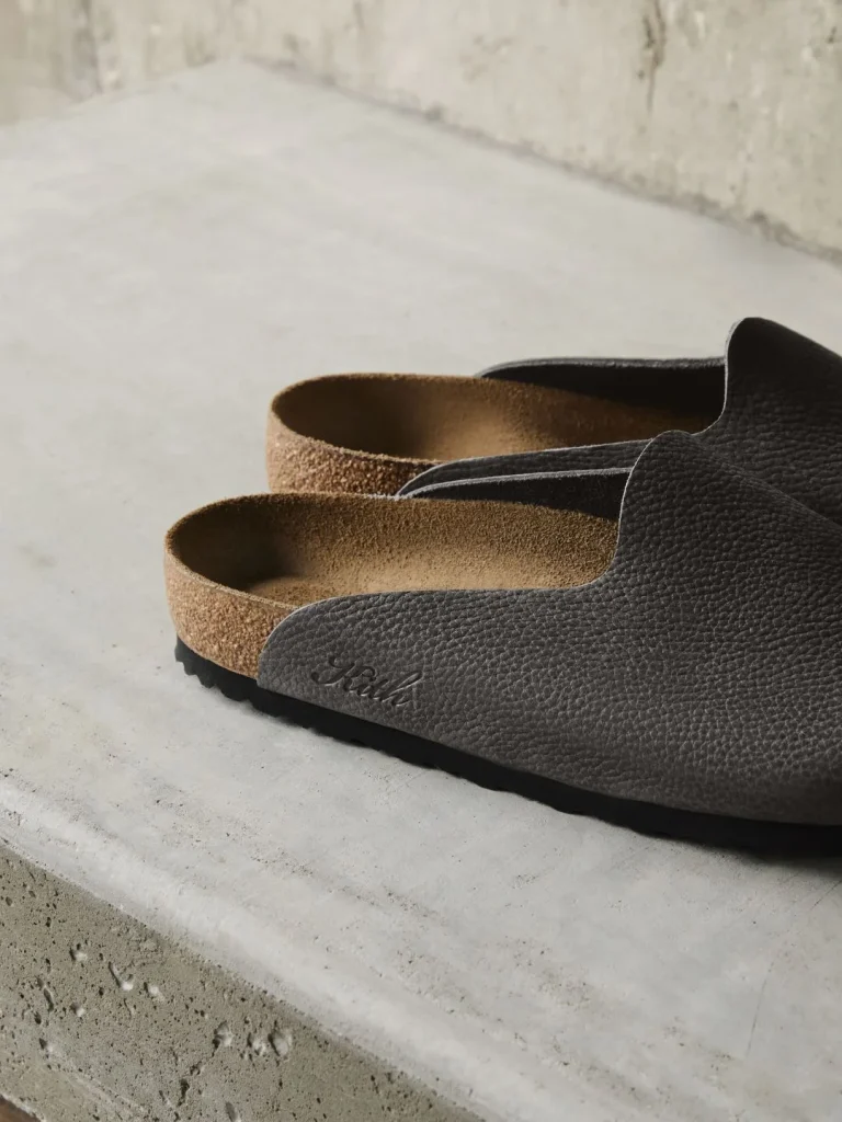 Sapatos slip-on cinzentos da Kith com sola de cortiça.