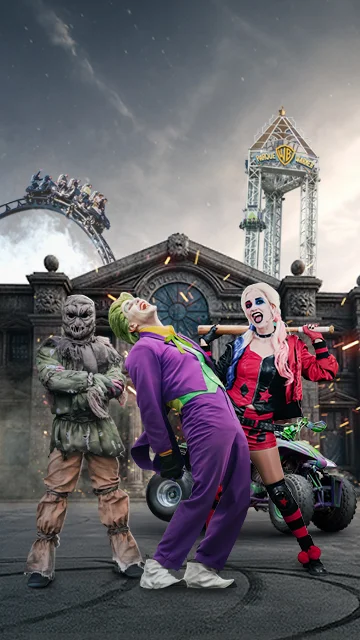 Personagens Joker, Arlequina e Espantalho no Parque Warner.