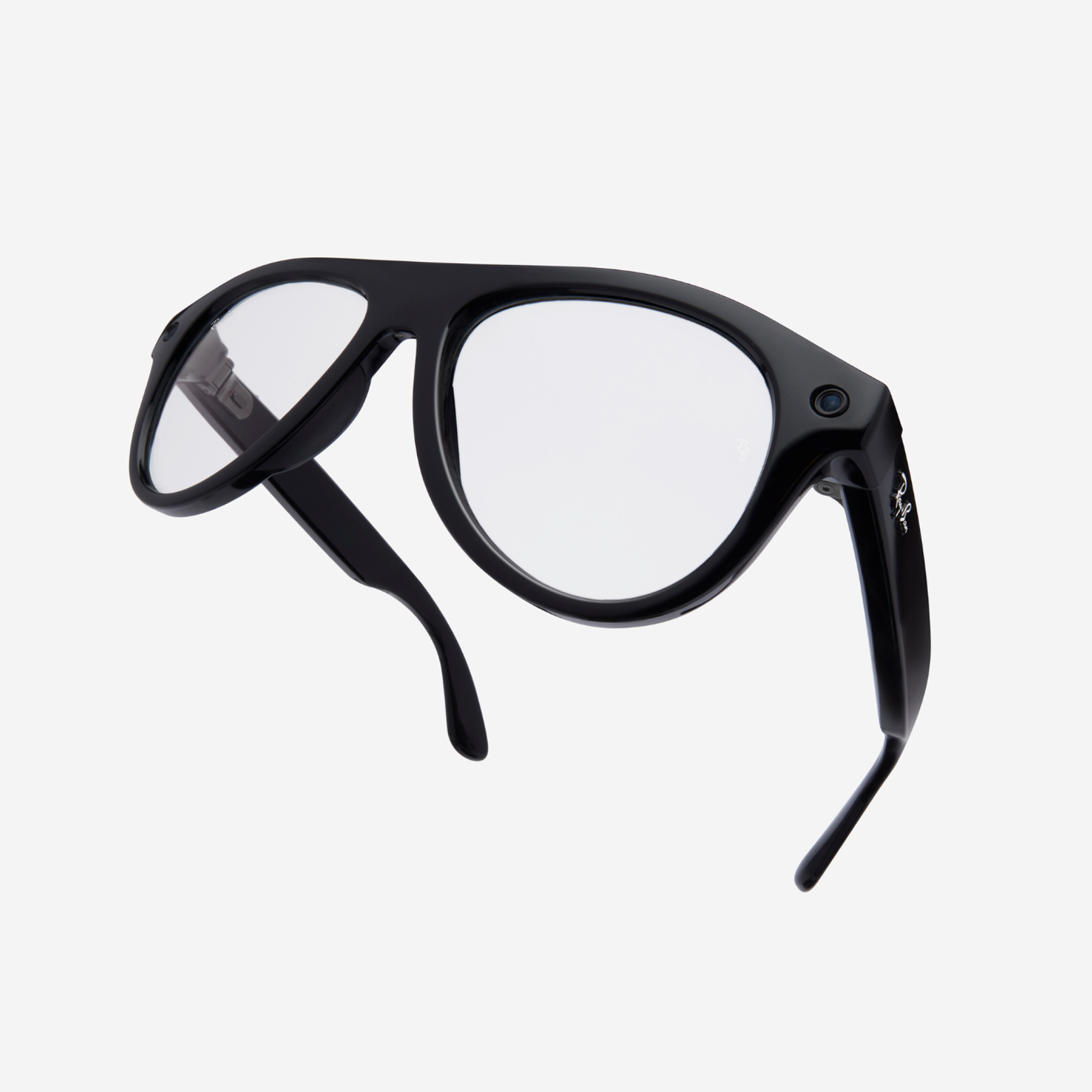 Óculos inteligentes Ray-Ban Meta pretos com armação estilo aviador, lentes transparentes e câmara integrada na lateral.