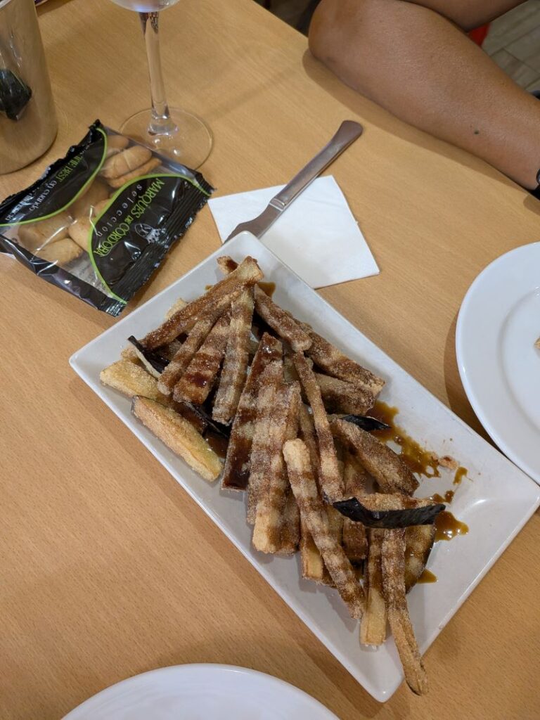 Berenjenas con miel (beringelas fritas com mel de cana)