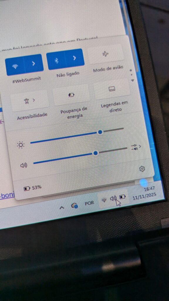 Painel de configurações rápidas num dispositivo Windows.