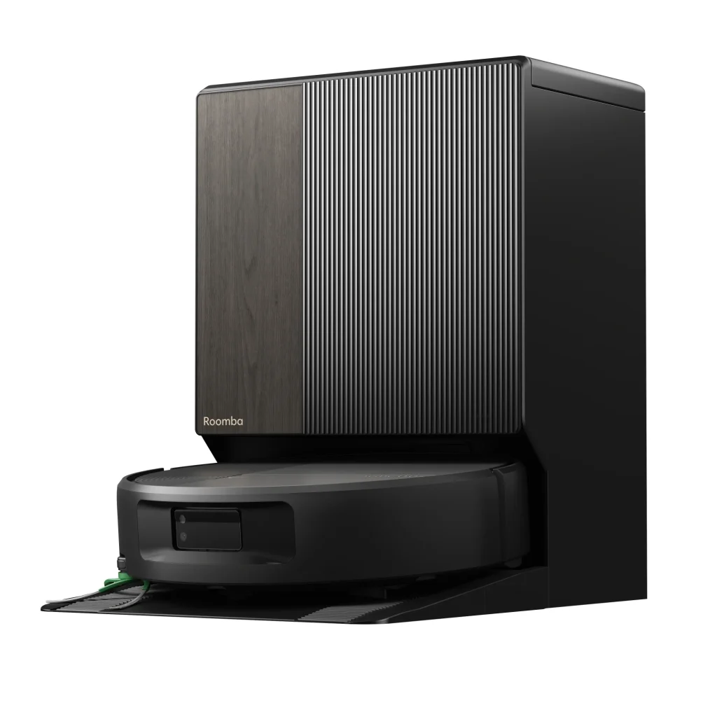 Aspirador robô Roomba Max 875 Combo preto acoplado na base de carregamento e autolimpeza com painel texturizado