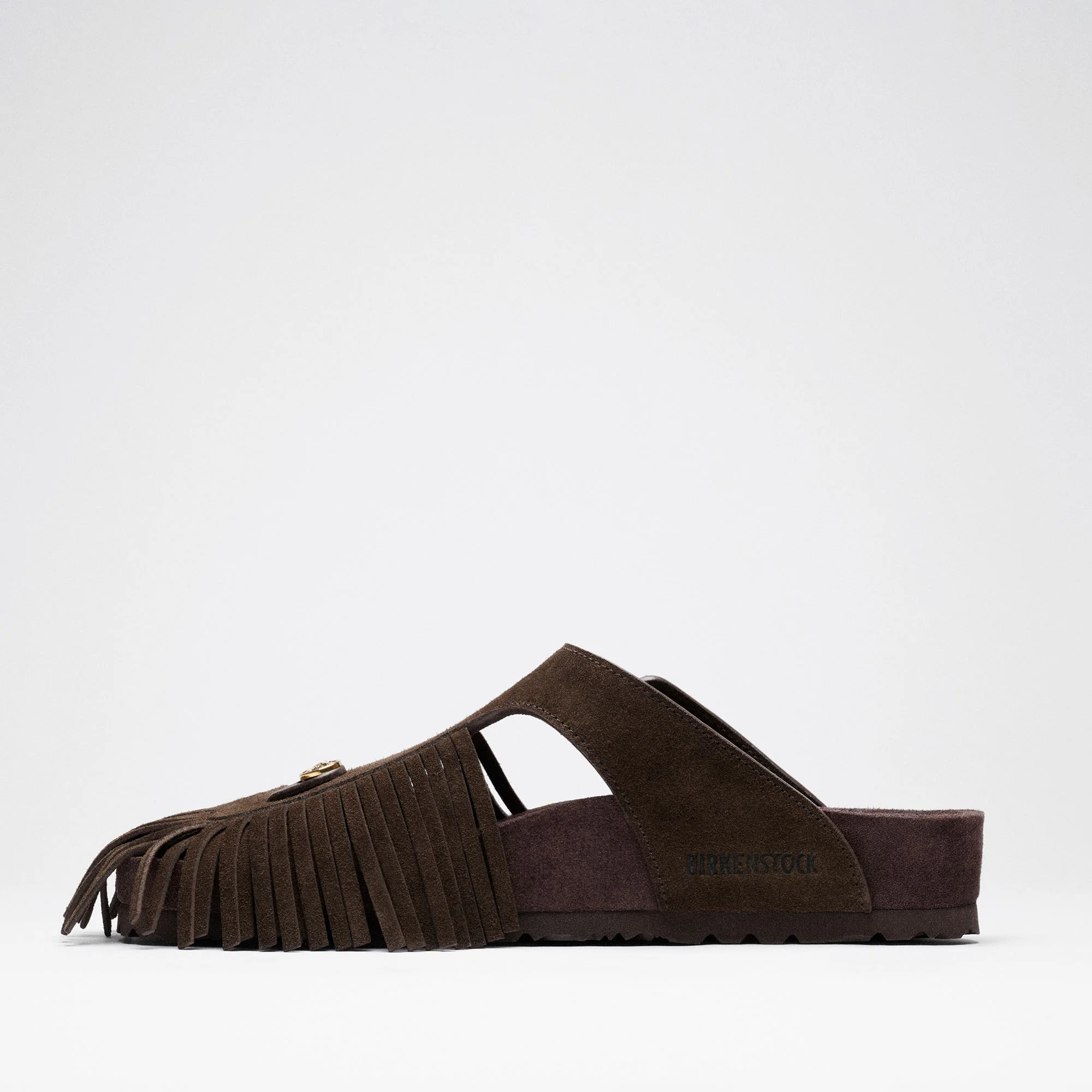Sandália castanha em camurça com franjas frontais e sola ortopédica da coleção Birkenstock by Etro