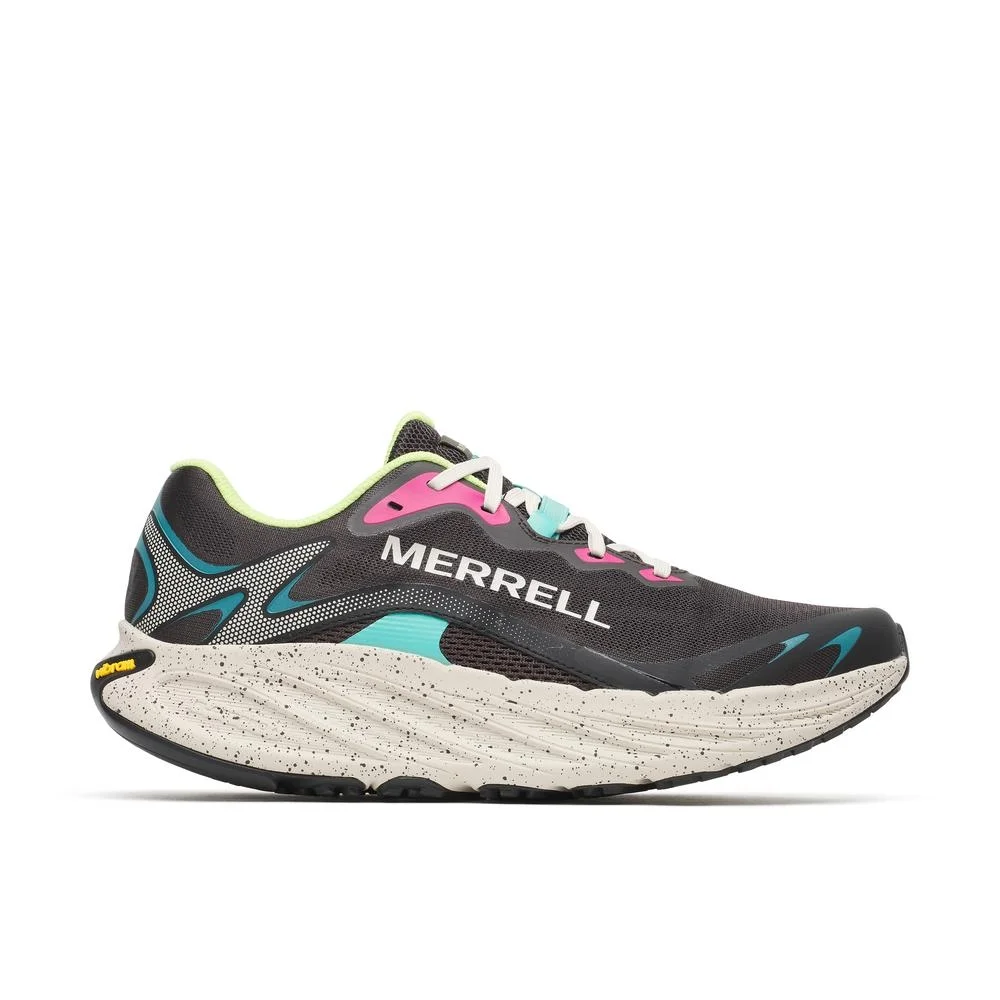 Sapatilhas de trail merrell promorph em cinzento escuro com detalhes em rosa, verde-água e amarelo néon, entressola grossa salpicada e sola vibram.