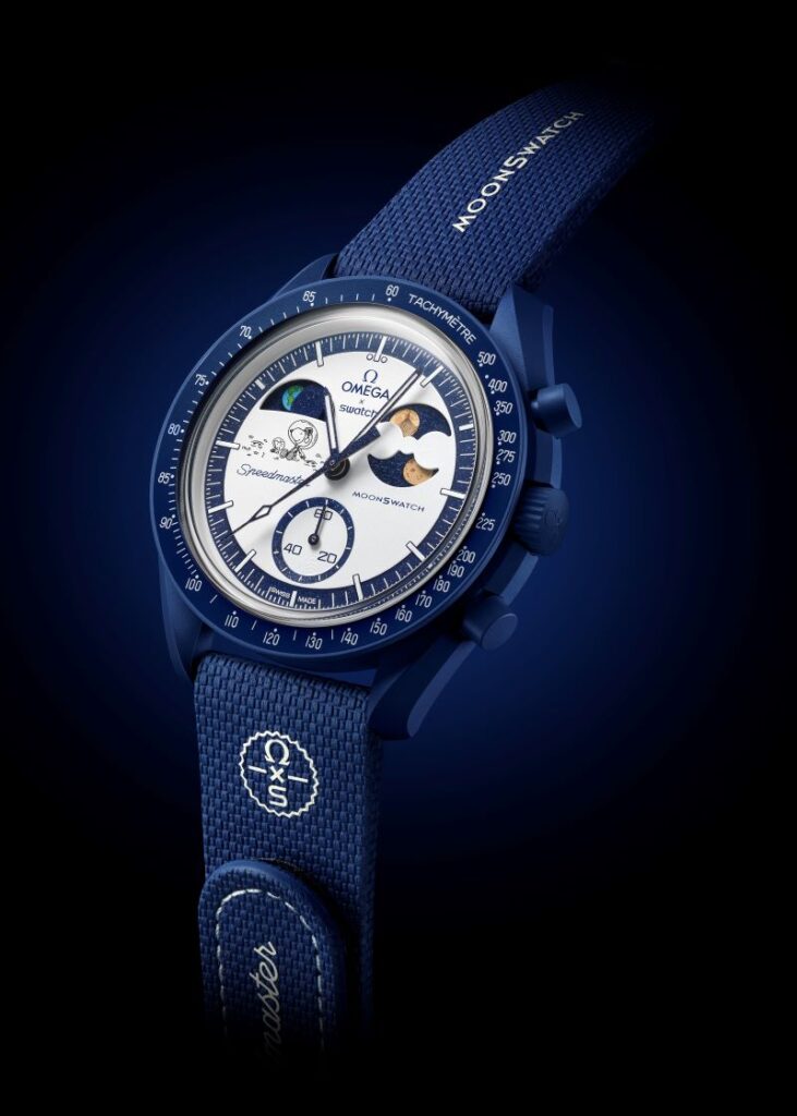 Relógio de pulso com design temático lunar azul.