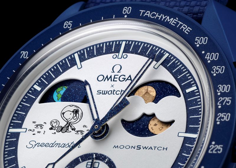 Relógio Omega x Swatch MoonSwatch azul.