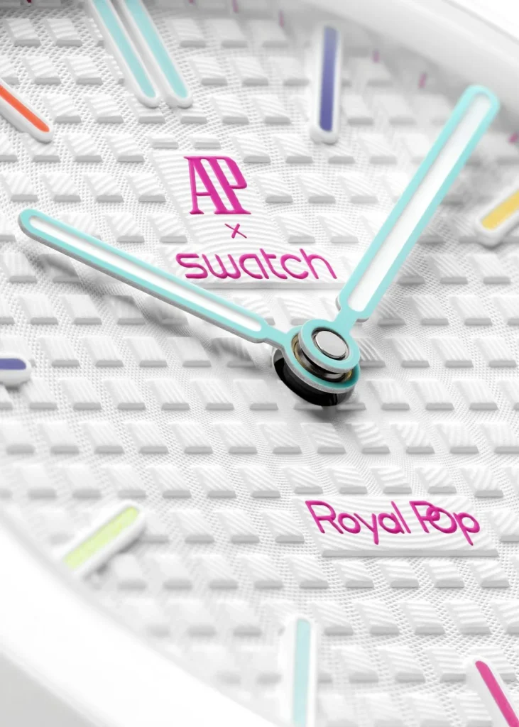 Close-up do mostrador do relógio AP x Swatch Royal Pop.