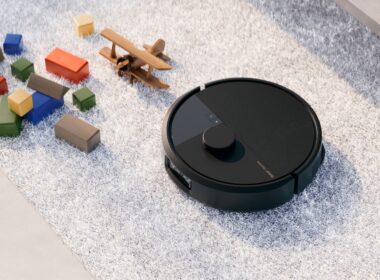 Roomba® Plus 505 Combo Robot + AutoWash™ Dock