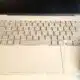 Portátil ASUS Zenbook com teclado iluminado.