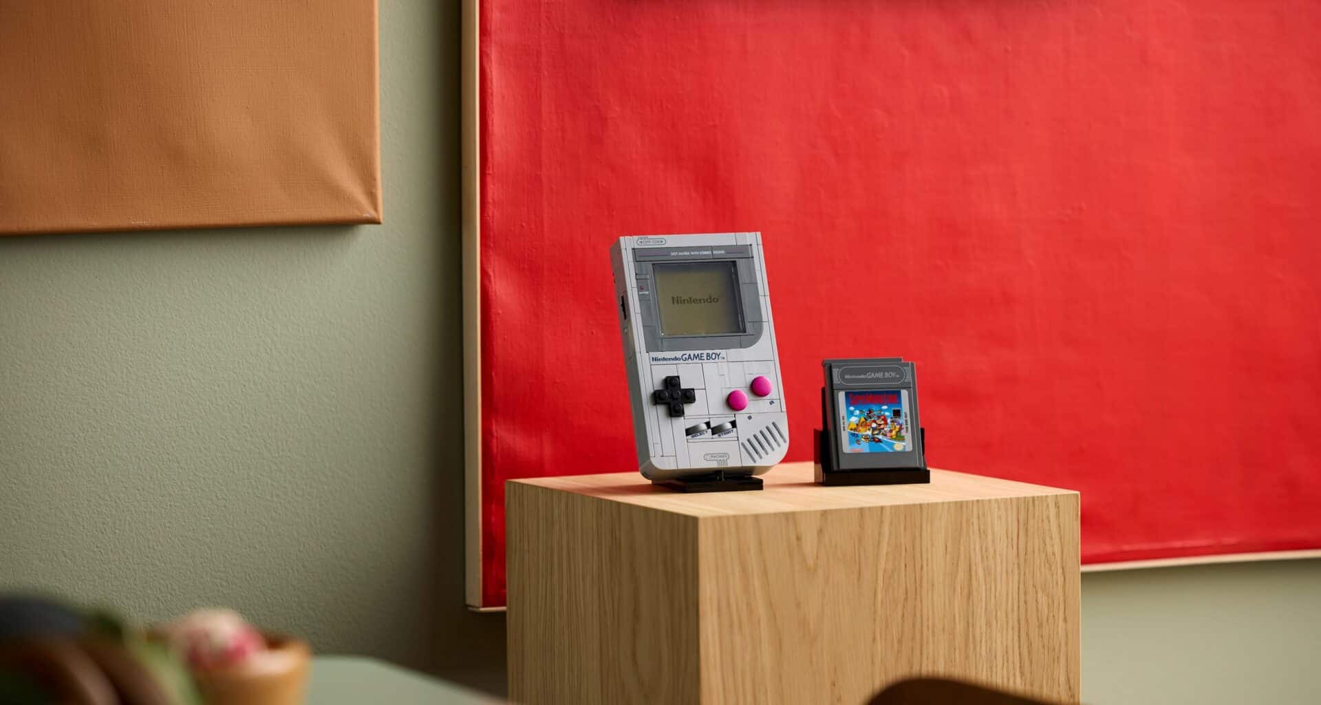 Game Boy antigo com cartucho em destaque